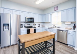 ⭐ Refurbished Spacious 4 bed Family Home | Only 10 minutes to Disney! ⭐