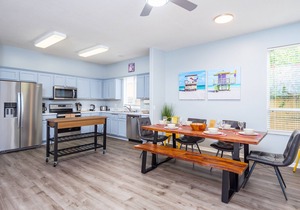 ⭐ Refurbished Spacious 4 bed Family Home | Only 10 minutes to Disney! ⭐