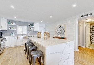 Renovated waterfront condo with Gulf views, balcony & outdoor pool