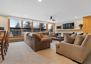 Spacious 2BR Open Concept Remodeled Kitchen & Baths | Flexible Sleeping