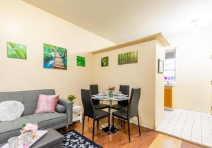 Spacious 3BR Apartment - Steps Away From Leslieville!