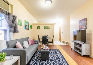 Spacious 3BR Apartment - Steps Away From Leslieville!