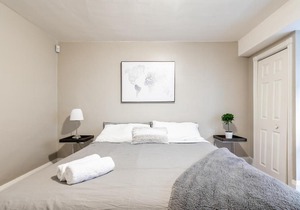 Spacious 3BR with King Beds and Parking - Midtown!