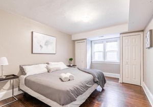 Spacious 3BR with King Beds and Parking - Midtown!