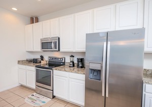 Spacious 4BR townhome in Kissimmee with lake views, perfect for families!