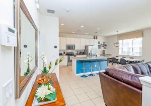 Spacious 4BR townhome in Kissimmee with lake views, perfect for families!