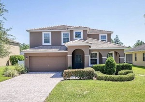 Spacious 5 Bedroom villa with private saltwater pool, huge 100 inch smart TV!