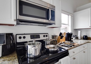 Spacious Disney Retreat - Sleeps 7 - Pet Friendly