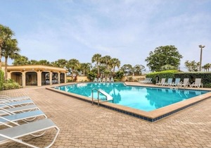 Spacious Disney Retreat - Sleeps 7 - Pet Friendly