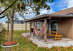 Spacious Disney Retreat - Sleeps 7 - Pet Friendly
