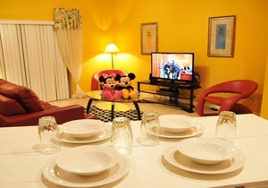 Spacious Townhouse w Private Hot Tub - Close to Disney!!