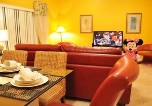 Spacious Townhouse w Private Hot Tub - Close to Disney!!