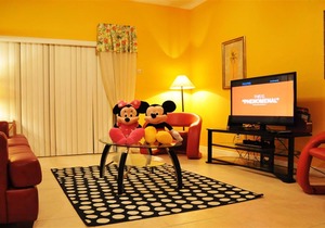 Spacious Townhouse w Private Hot Tub - Close to Disney!!