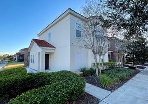Stunning 4 Bedroom w/ Pool Close to Disney 4562