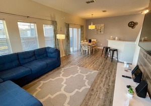 Stunning 4 Bedroom w/ Pool Close to Disney 4562