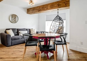 The Ivy Suite at Portage House in the ❤ heart of Picton