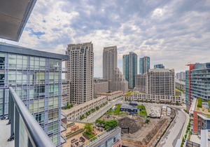 Trendy 3 BD Condo KING ST. WEST heart of TO