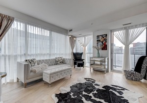 Trendy 3 BD Condo KING ST. WEST heart of TO