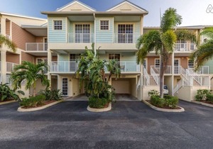 U3250 Florida at its finest! Tampa Bay hidden gem resort-style community!