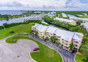 U621 Florida at its finest! Tampa Bay hidden gem resort-style community