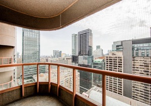 Walk to Sick Kids Hospital Bay St. Condo (Sleeps 4) w Big Balcony & Free Parking
