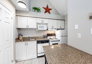 Walk to the Lift Renovated Loft w/Free WiFi, Shared Pool, & Tennis