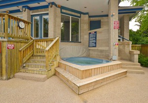 Walk to the Lift Renovated Loft w/Free WiFi, Shared Pool, & Tennis