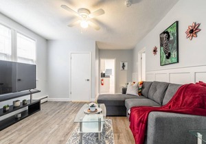 Warm & Cozy 2BR Apt with Netflix, mins from Trails, Parks & Waterfalls!
