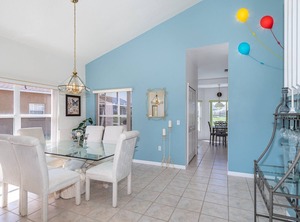 Tropical Paradise Villa | Crescent Lakes