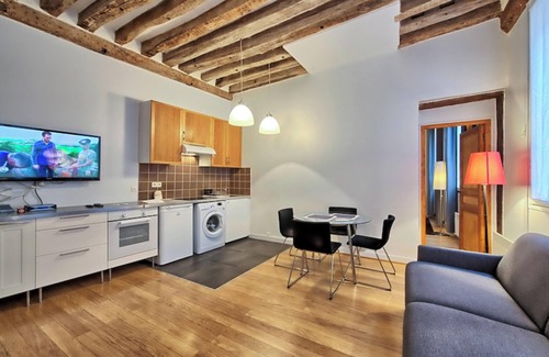 Bonne-Nouvelle Apartment | 1 Bedroom Apartment Close to Le Louvre Museum