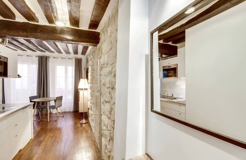 Bonne-Nouvelle Apartment | 1 Bedroom Apartment in Saint Sauveur with Kitchen