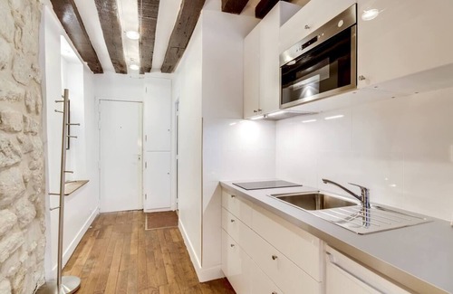 Bonne-Nouvelle Apartment | 1 Bedroom Apartment in Saint Sauveur with Kitchen