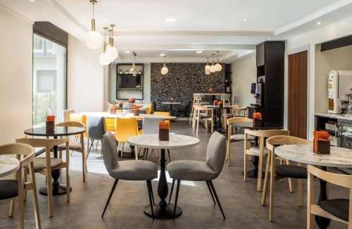 Gambetta Apartment | 1 Bedroom Deluxe with Balcony In La Défense Paris