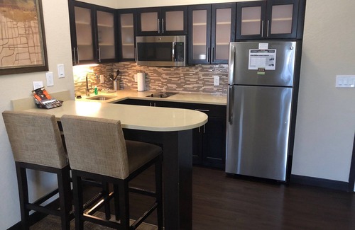 Lakeland Condo | 1 Bedroom | Free Breakfast Buffet. Outdoor Pool