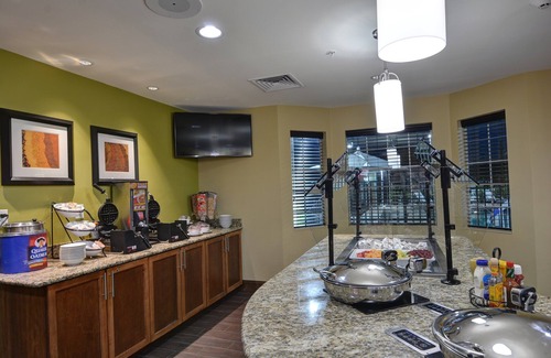 Lakeland Condo | 1 Bedroom | Free Breakfast Buffet. Outdoor Pool
