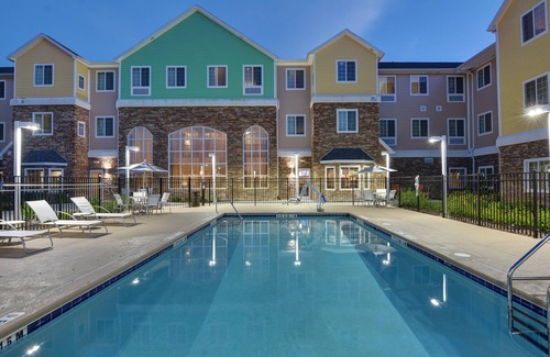 Lakeland Condo | 1 Bedroom | Free Breakfast Buffet. Outdoor Pool