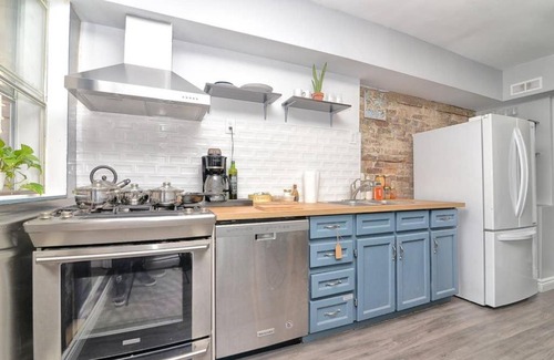 Leslieville Apartment | 1 Bedroom Loft Style Apartment in Leslieville