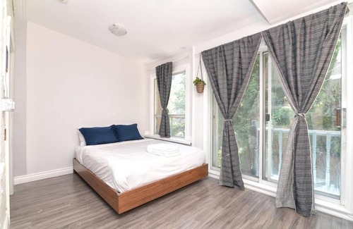 Leslieville Apartment | 1 Bedroom Loft Style Apartment in Leslieville