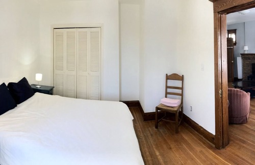 High Park North Apartment | 1 bedroom near High Park