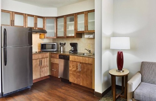 Airport North Apartment | 1 Bedroom Suite Near Hooters ORL