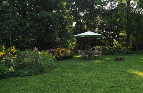 Barrie Apartment | 10% Flash Sale! Bright & Airy Apartment: Lovely Backyard & Off Street Parking!