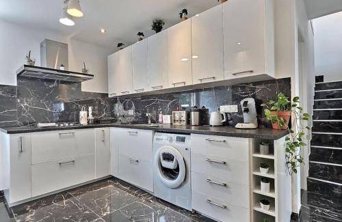 Montfermeil House | 100 m² House ∙ 4 bedrooms ∙ 8 guests
