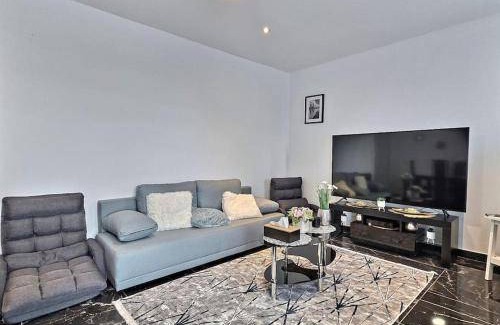 Montfermeil House | 100 m² House ∙ 4 bedrooms ∙ 8 guests