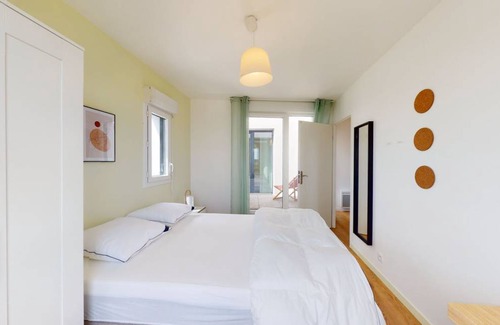 Choisy-le-Roi Resort | 102 m² Private room ∙ 1 bedroom ∙ 2 guests