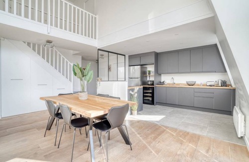 Clichy Apartment | 105 m² Apartment ∙ 3 bedrooms ∙ 6 guests