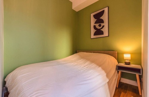 20th Arrondissement Resort | 107 m² Private room ∙ 1 bedroom ∙ 1 guest