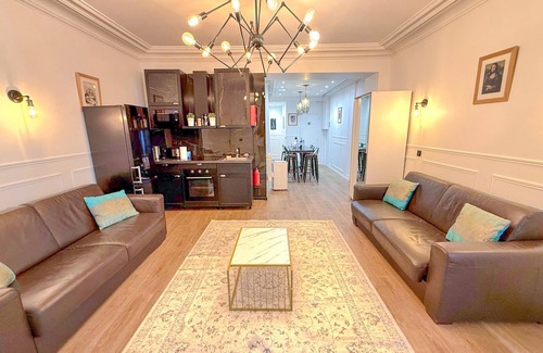 Vivienne Apartment | 107 - Urban Luxury Opera Rock