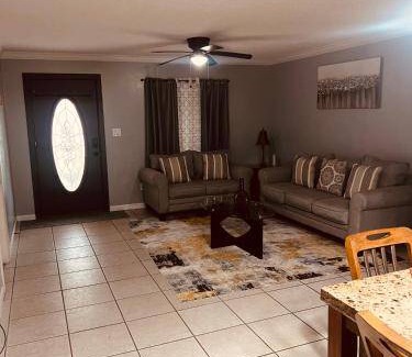 Oak Ridge House | 11 m² House ∙ 3 bedrooms ∙ 10 guests