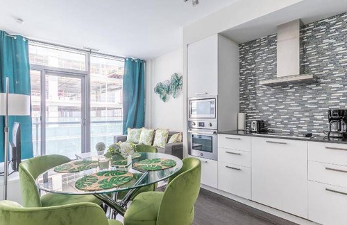 Toronto Entertainment District Apartment | 110 m² Apartment ∙ 3 bedrooms ∙ 8 guests