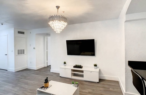 Metro West Condo | 111 m² Condo ∙ 2 bedrooms ∙ 4 guests